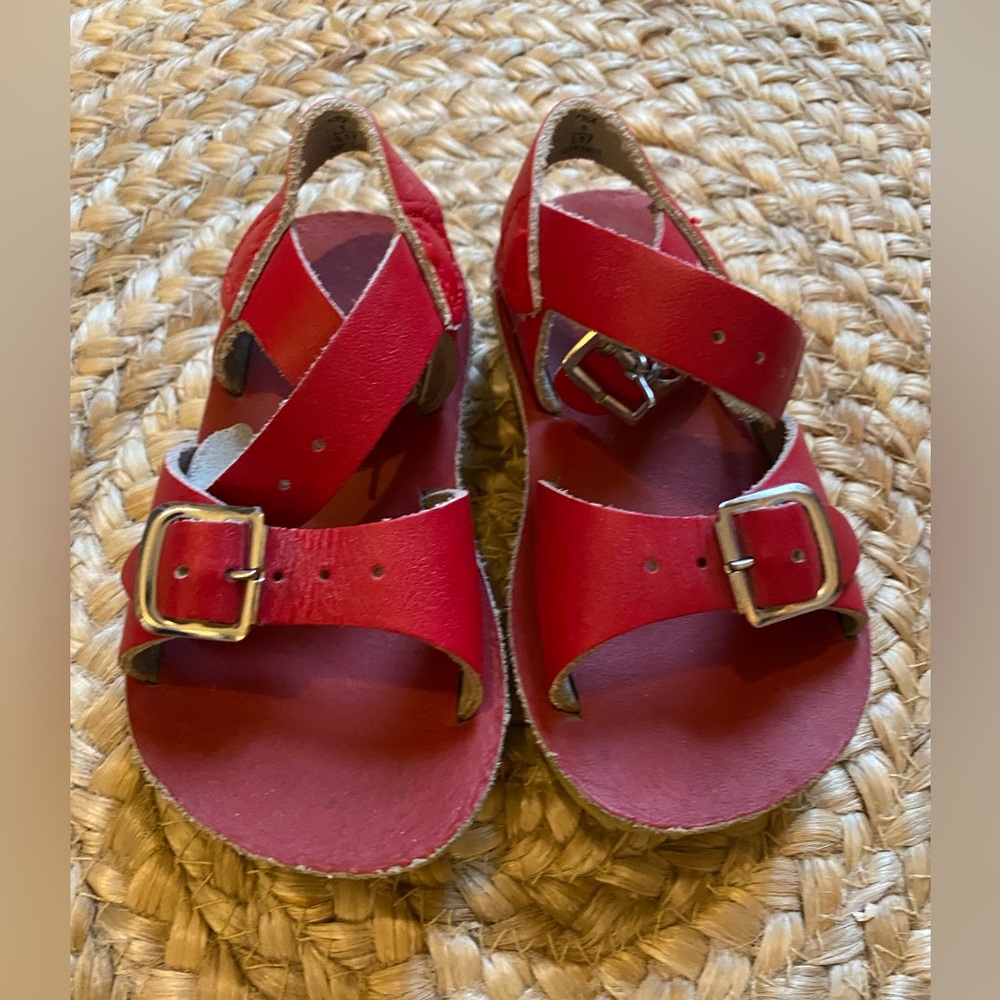 Saltwater LUXE size 5 red Sandals